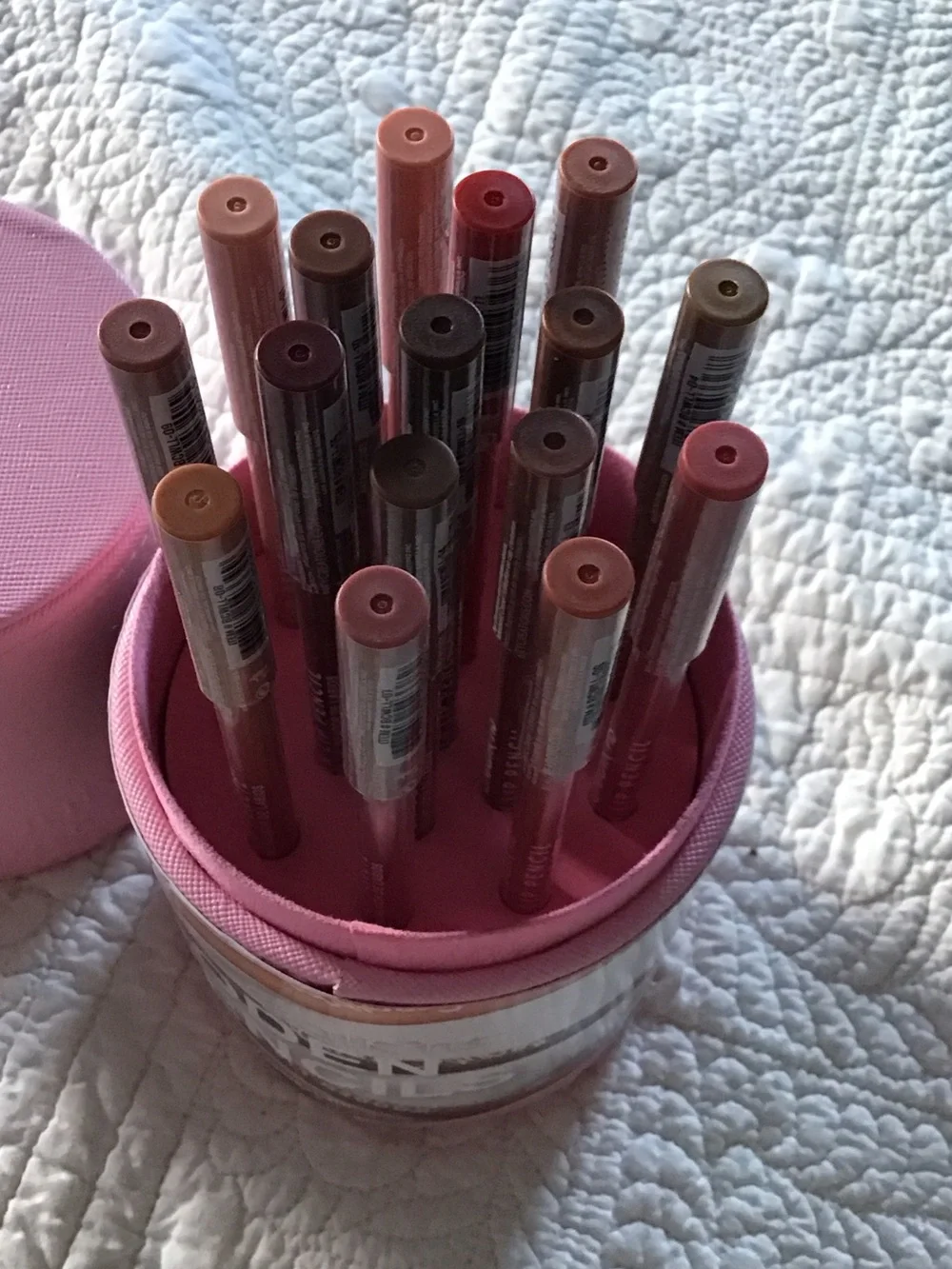 New Beauty Creations Pink Cylindrical Wooden 15 Lip Pencil Case with Charm